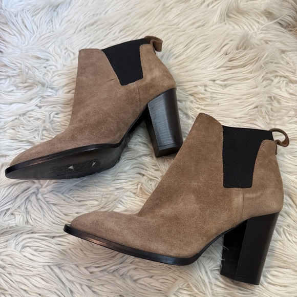 NWOB Vince Edith Suede Chelsea Stretch Panel Bootie Ankle Boot Taupe 7 38 - Picture 2 of 7